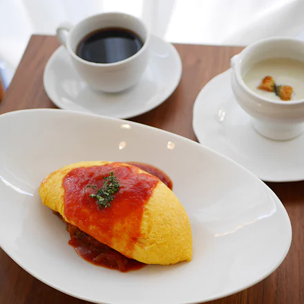 【横須賀】フレンチ出身シェフが仕立てる至福のふわとろオムライス|シェ・タサカ